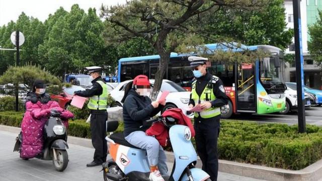 动车上路有“5不能”新要求别被罚了才知道龙8国际龙8网站2025年2月起执行电(图2)