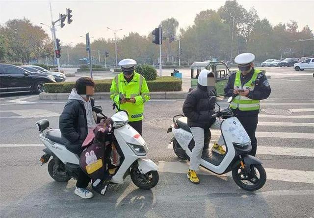 动车上路有“5不能”新要求别被罚了才知道龙8国际龙8网站2025年2月起执行电(图4)